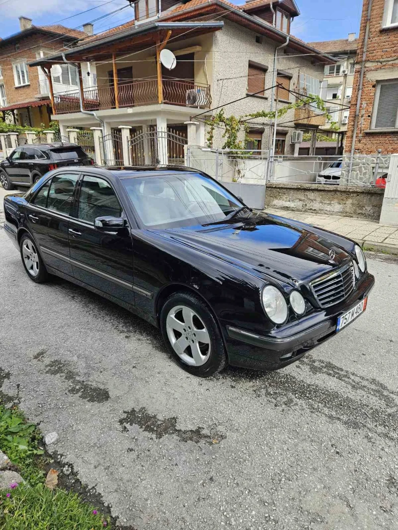 Mercedes-Benz E 320 E 320 4matik, снимка 3 - Автомобили и джипове - 52692940