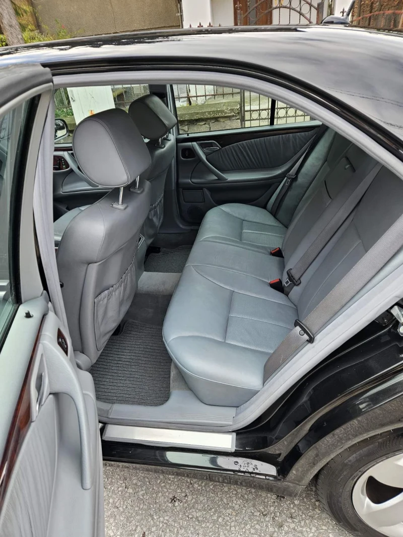 Mercedes-Benz E 320 E 320 4matik, снимка 9 - Автомобили и джипове - 52692940