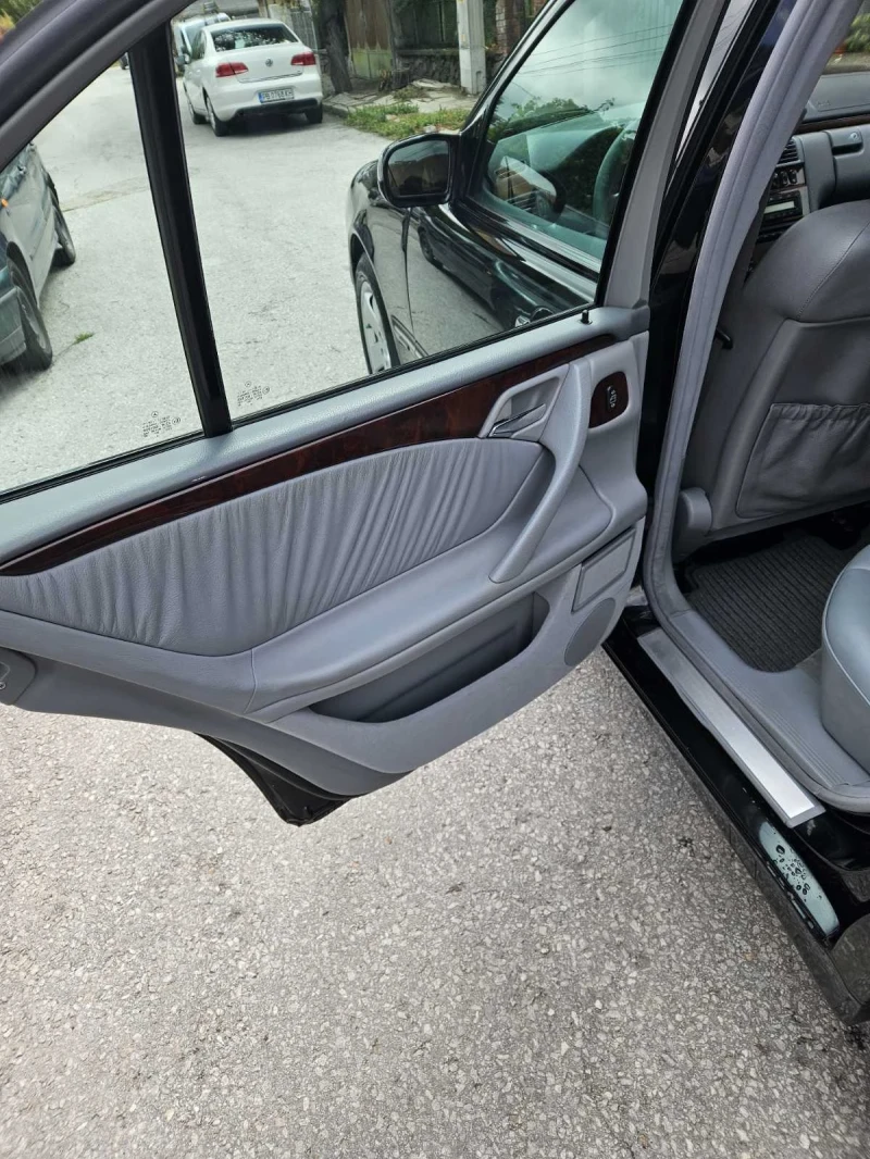 Mercedes-Benz E 320 E 320 4matik, снимка 10 - Автомобили и джипове - 52692940