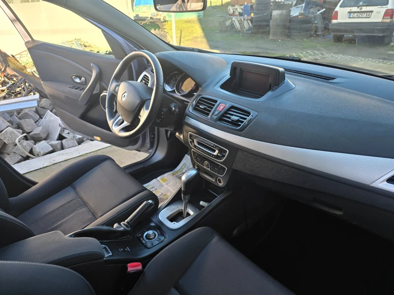Renault Megane 2.0Автомат.навигация, снимка 8 - Автомобили и джипове - 52629349
