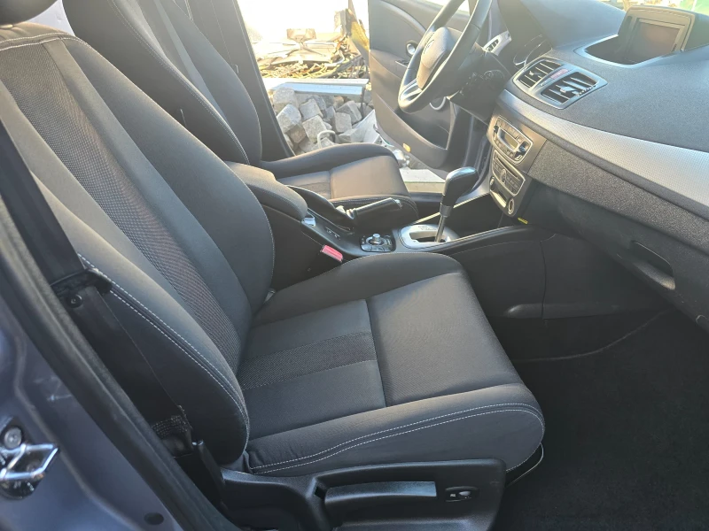 Renault Megane 2.0Автомат.навигация, снимка 9 - Автомобили и джипове - 52629349