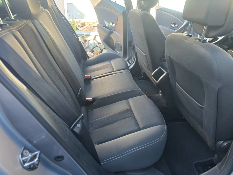 Renault Megane 2.0Автомат.навигация, снимка 10 - Автомобили и джипове - 52629349