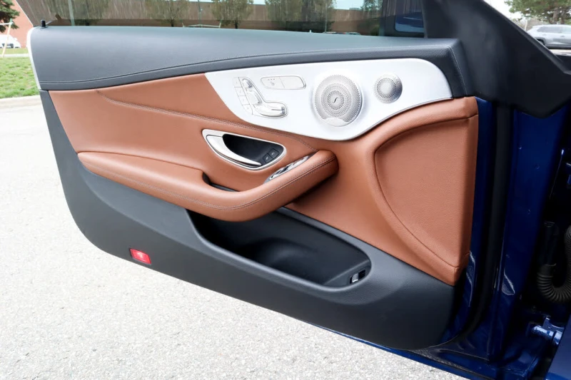 Mercedes-Benz C 300 4MATIC* BURMESTER* AMBIENT* ПАНОРАМА* МЪРТВА ТОЧКА, снимка 7 - Автомобили и джипове - 52651301