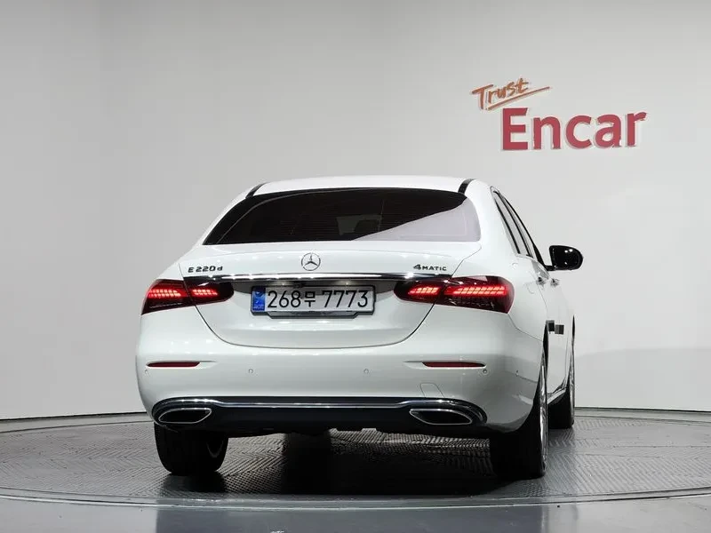 Mercedes-Benz E 220 D 4MATIC EXCLUSIVE, снимка 4 - Автомобили и джипове - 55790348