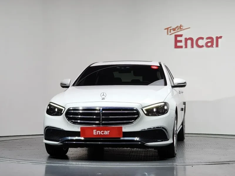 Mercedes-Benz E 220 D 4MATIC EXCLUSIVE, снимка 3 - Автомобили и джипове - 55790348