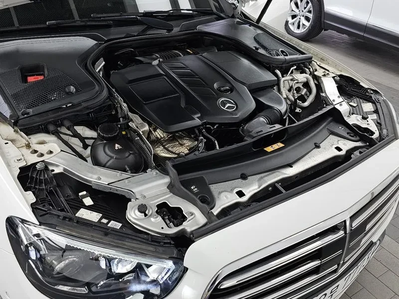 Mercedes-Benz E 220 D 4MATIC EXCLUSIVE, снимка 6 - Автомобили и джипове - 55790348