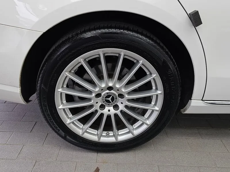 Mercedes-Benz E 220 D 4MATIC EXCLUSIVE, снимка 5 - Автомобили и джипове - 55790348
