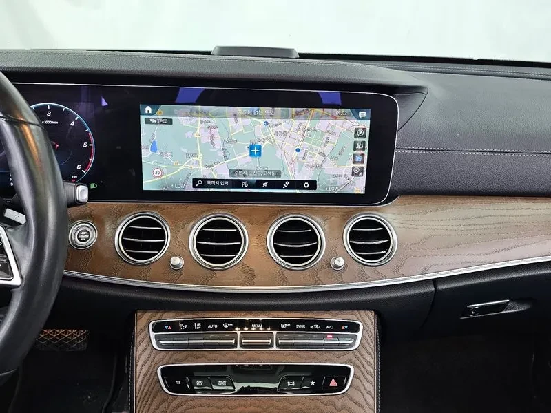 Mercedes-Benz E 220 D 4MATIC EXCLUSIVE, снимка 14 - Автомобили и джипове - 55790348