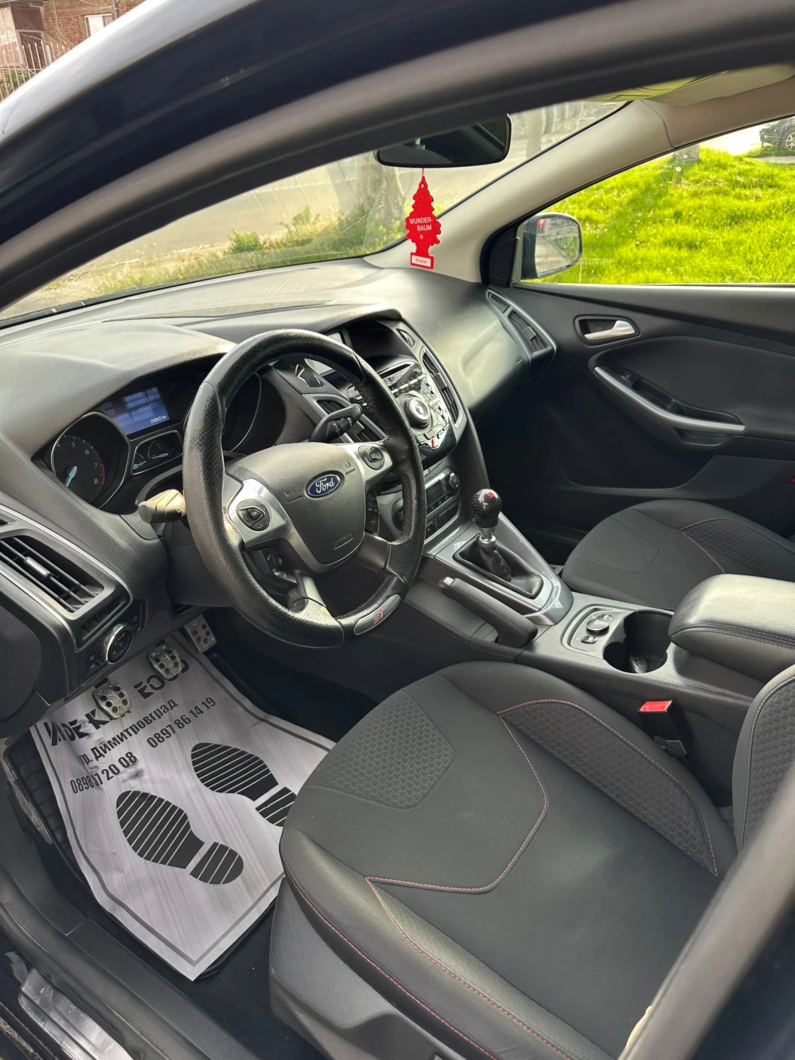 Ford Focus 1.6 DIESEL ST-LINE AUSTRIA, снимка 13 - Автомобили и джипове - 53985742