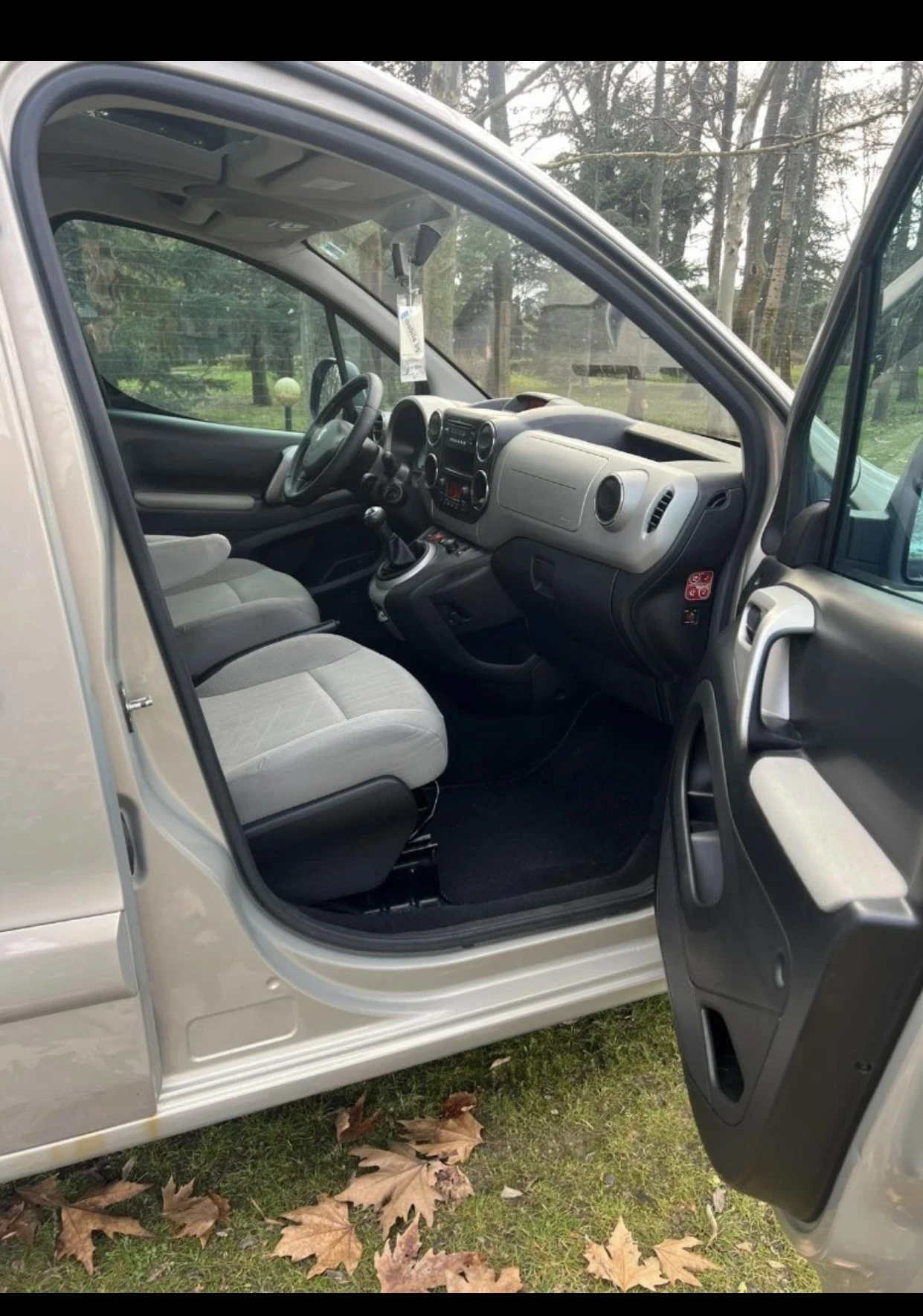 Peugeot Partner Tepee 1.6hdi 110коня, снимка 11 - Автомобили и джипове - 54180006