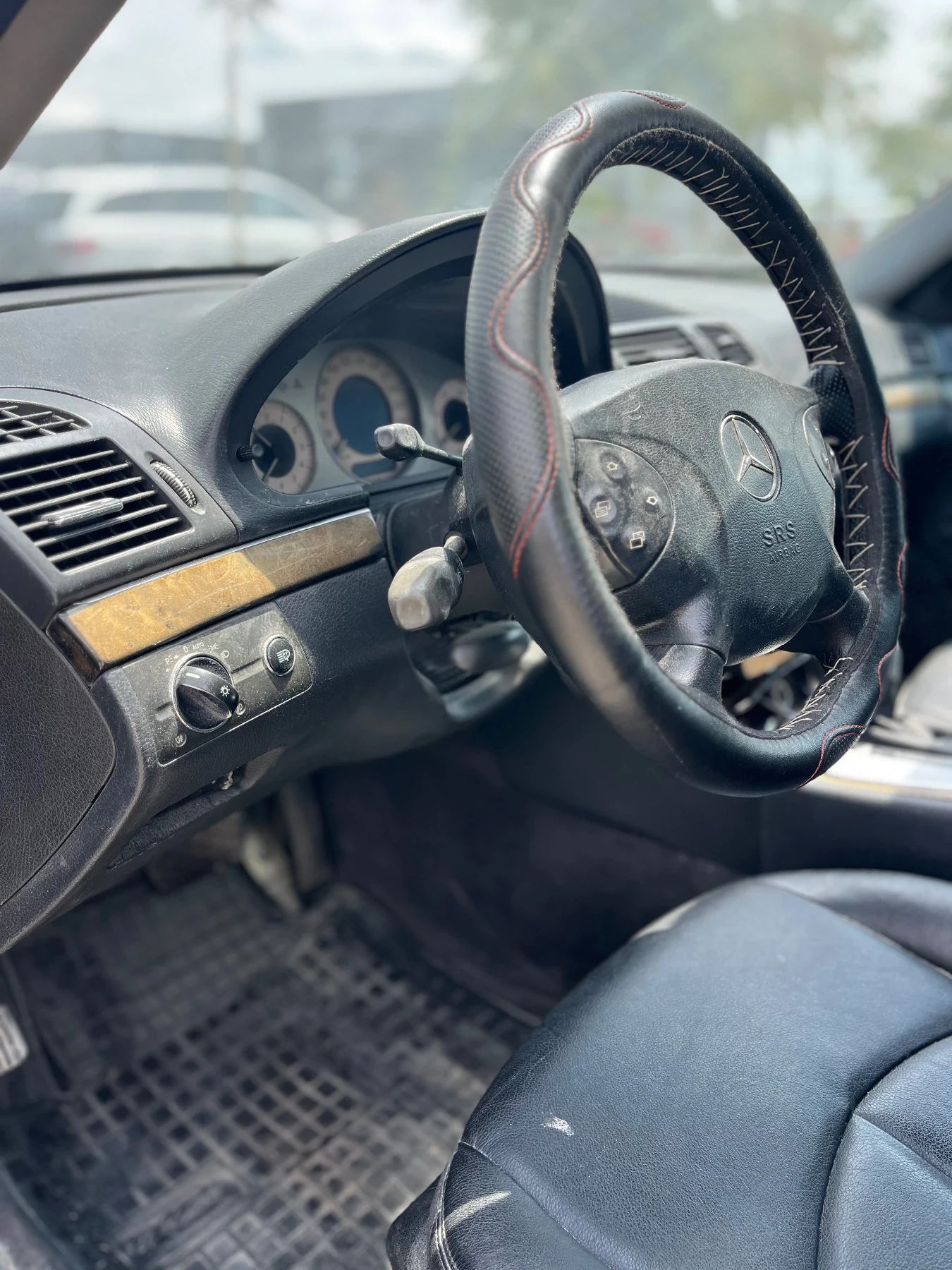 Mercedes-Benz E 270, снимка 11 - Автомобили и джипове - 54931972