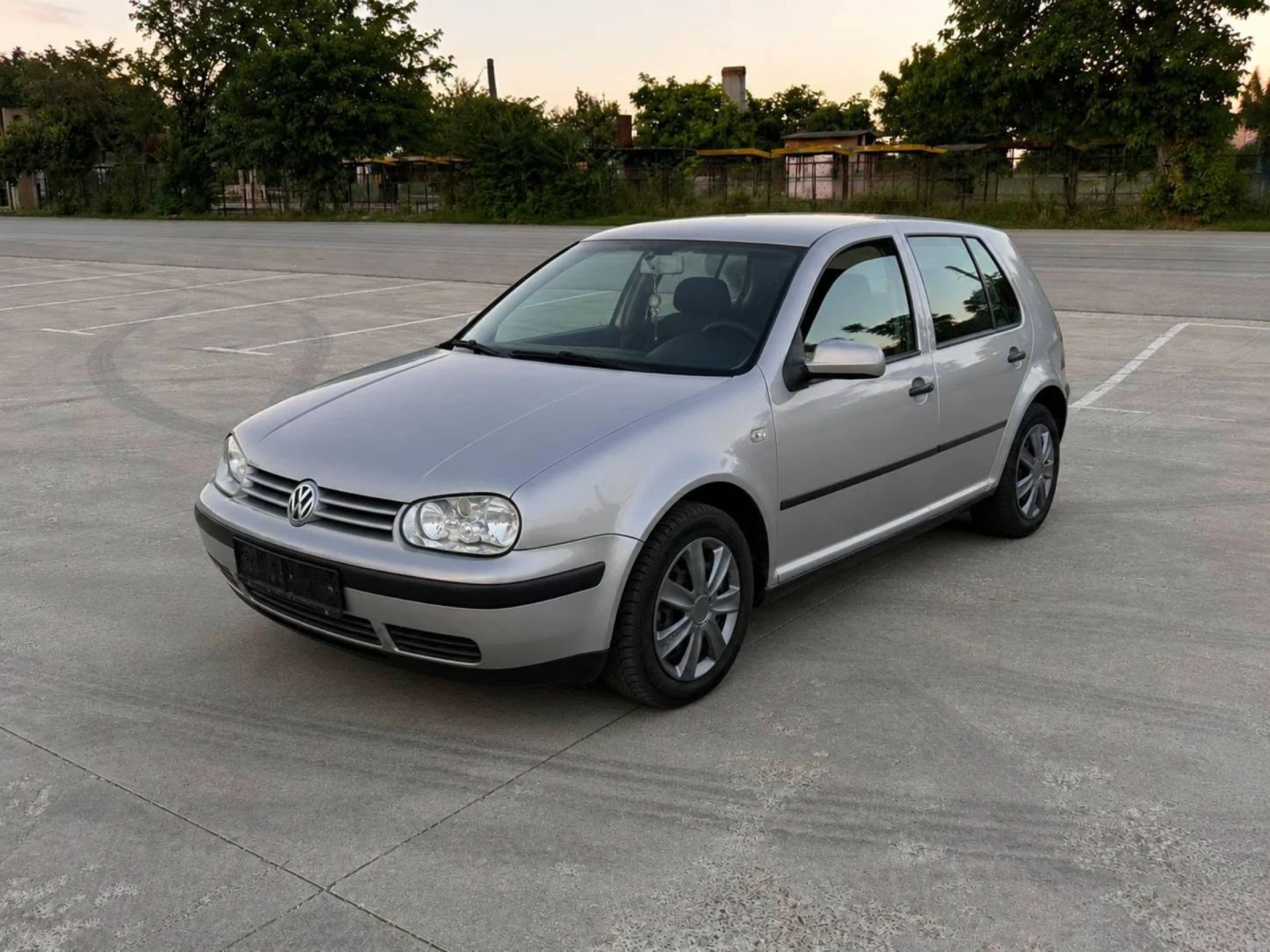 VW Golf 1.9SDI, снимка 2 - Автомобили и джипове - 55450235