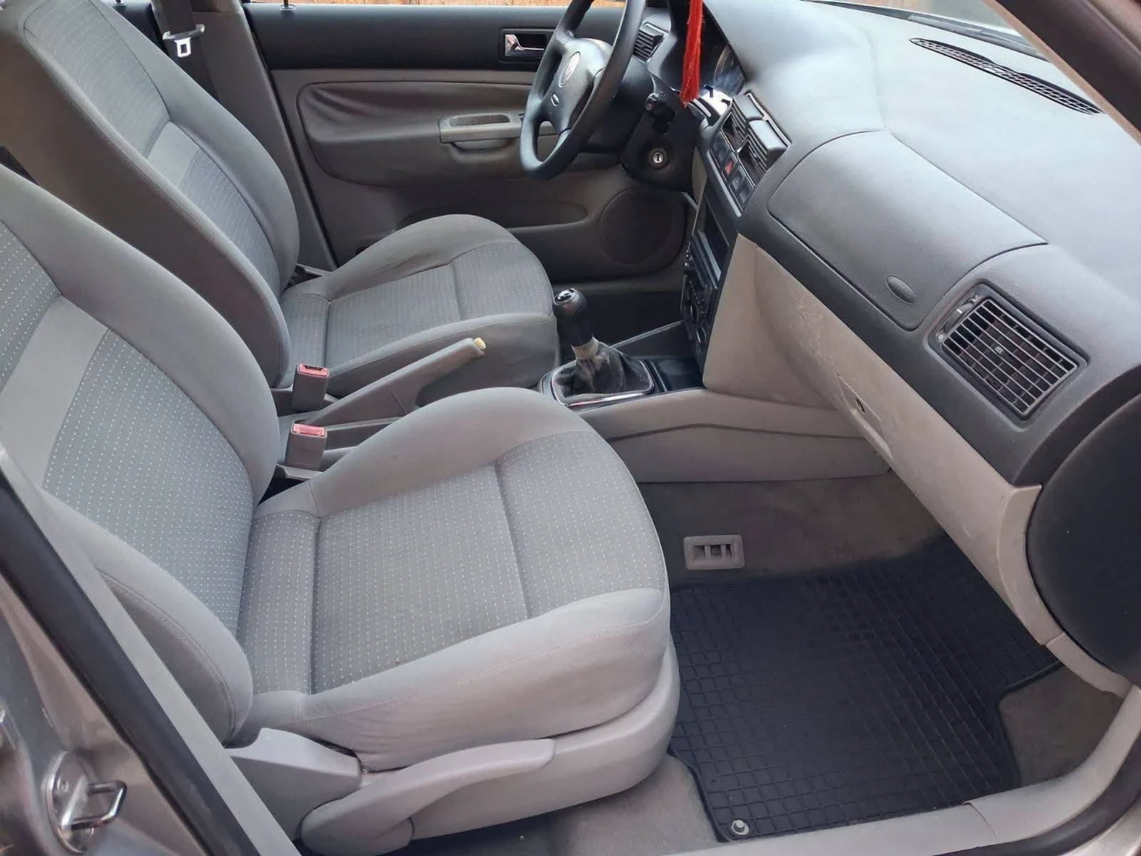 VW Golf 1.9SDI, снимка 14 - Автомобили и джипове - 55450235