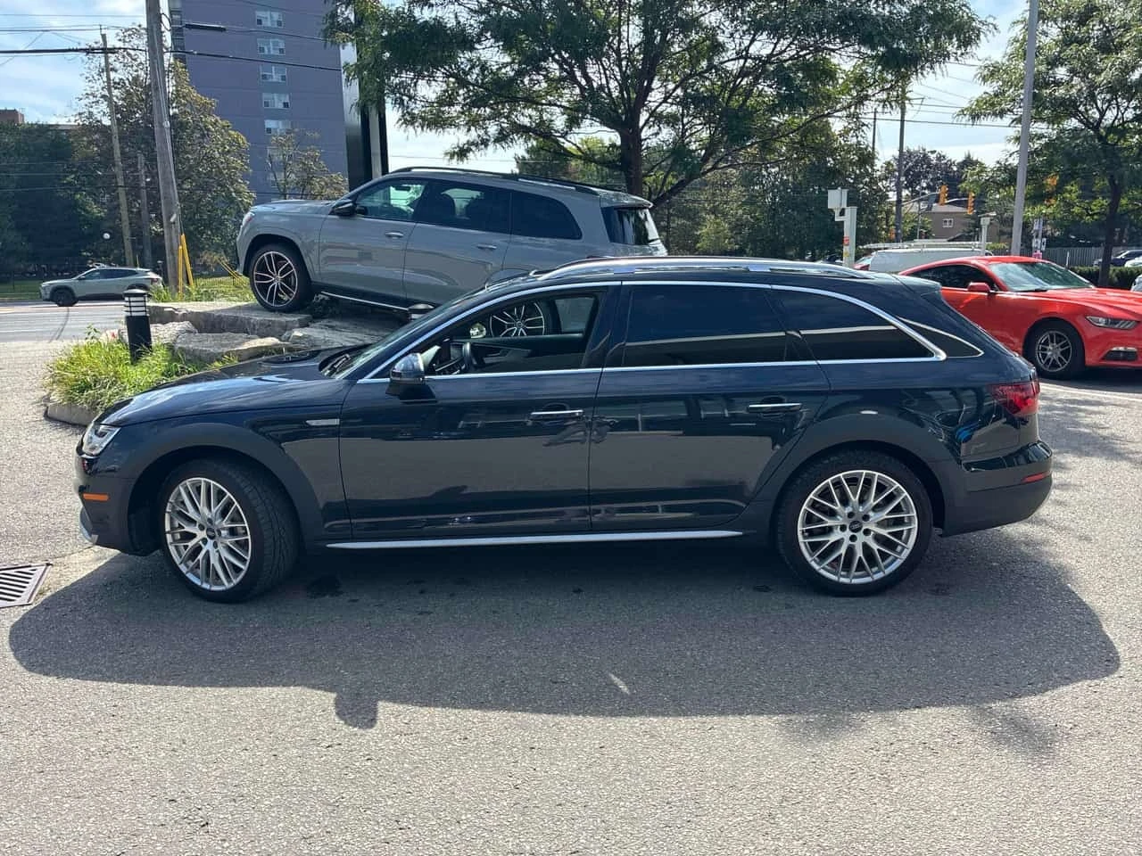 Audi A4 Allroad Technik / 360 / Dis / HUD /B&O / Carfax , снимка 2 - Автомобили и джипове - 56233626