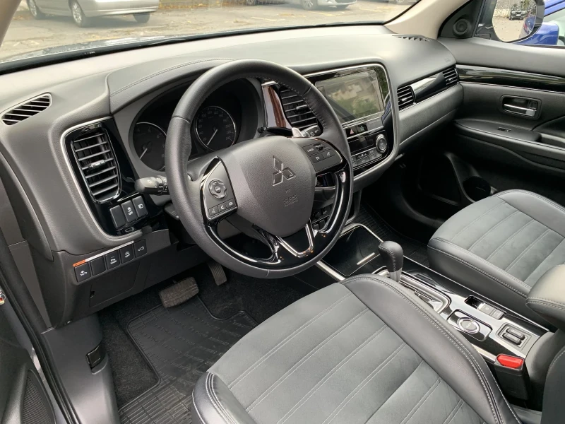 Mitsubishi Outlander, снимка 3 - Автомобили и джипове - 47887448