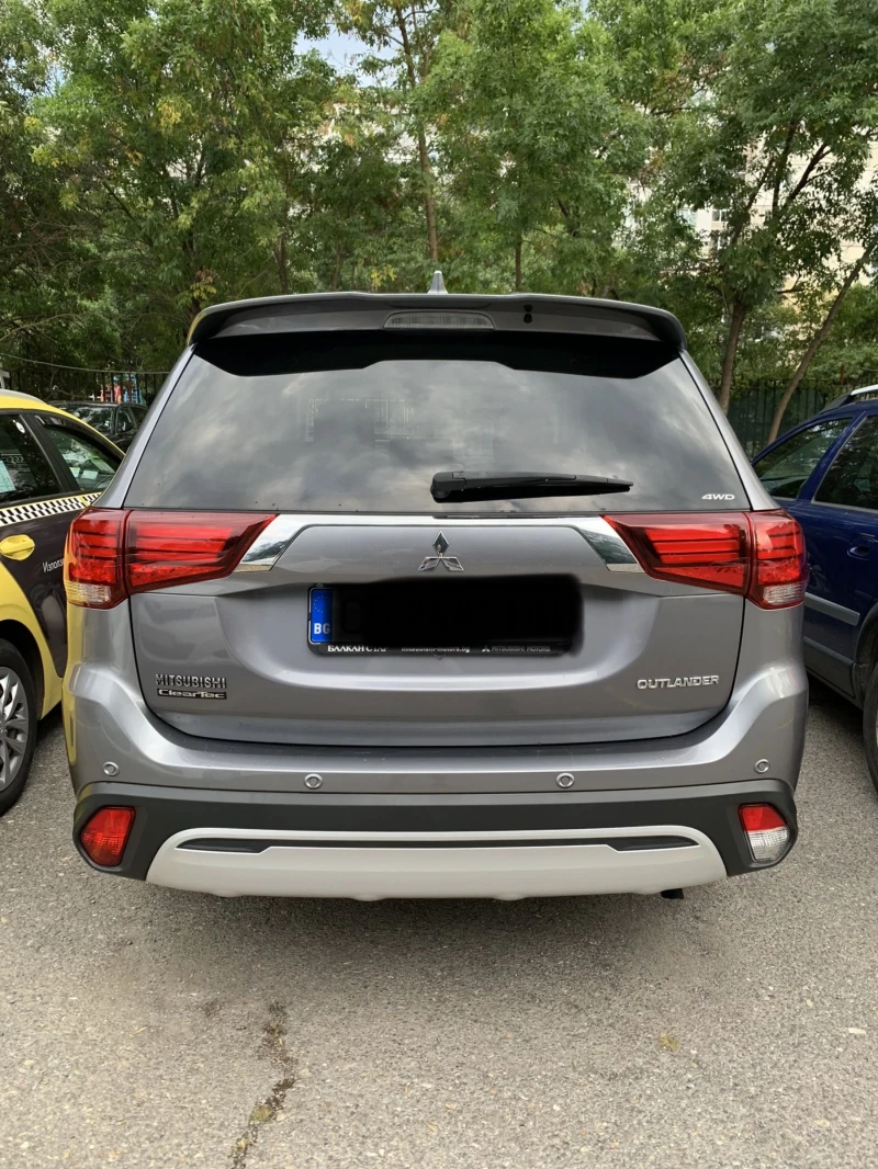 Mitsubishi Outlander, снимка 8 - Автомобили и джипове - 47887448