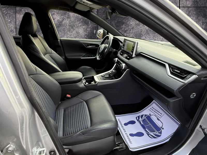 Toyota Rav4 4X4#EXCLUSIVE#KEYLESS#NAVI#CAMERA#PODGREV#DISTRONI, снимка 10 - Автомобили и джипове - 52933031