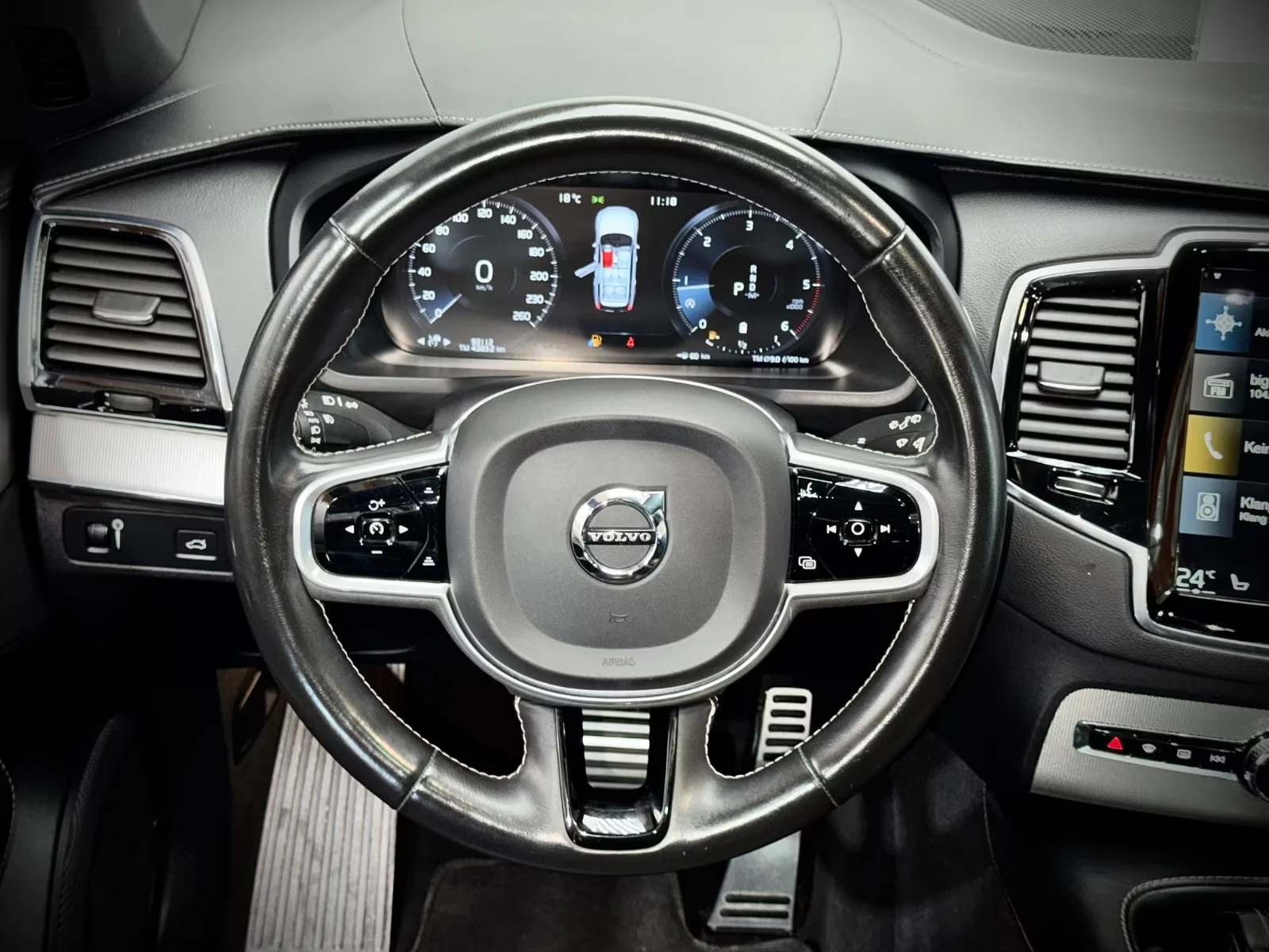 Volvo Xc90 B5/235HP/R-DESIGN/4X4/ACC/360/PANO/MAMO/213z, снимка 8 - Автомобили и джипове - 53997947