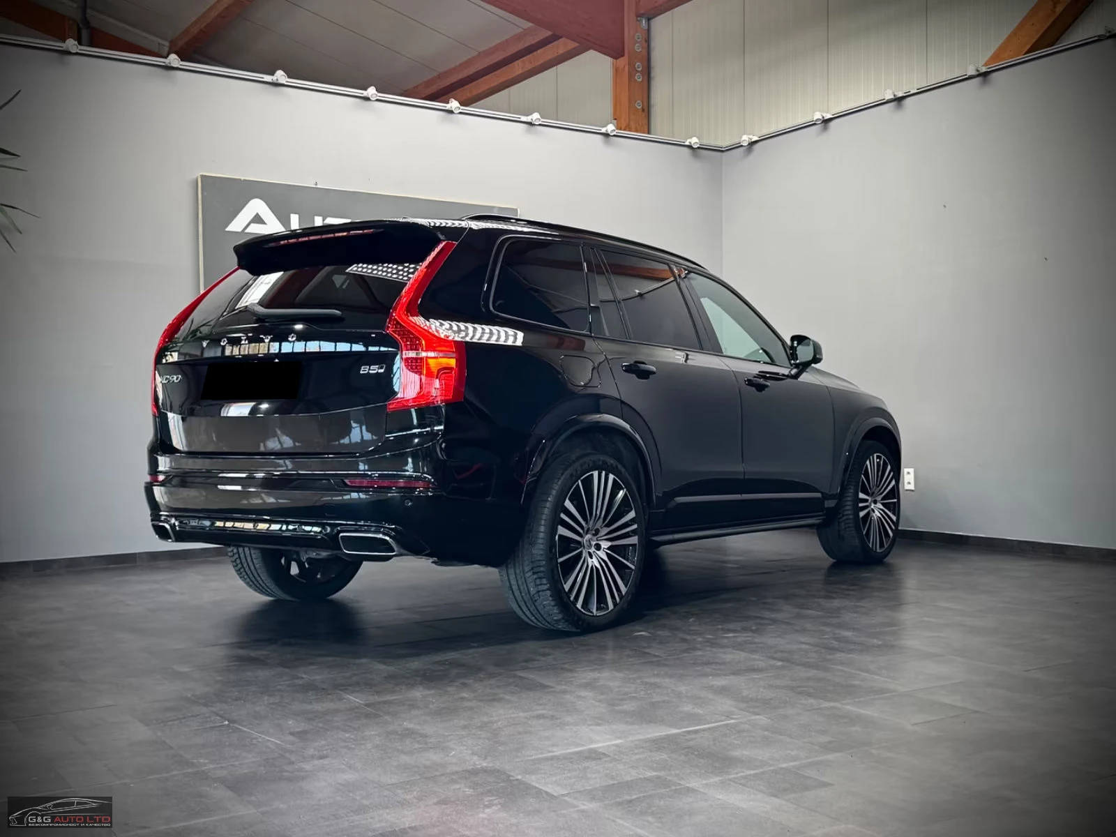 Volvo Xc90 B5/235HP/R-DESIGN/4X4/ACC/360/PANO/MAMO/213z, снимка 6 - Автомобили и джипове - 53997947