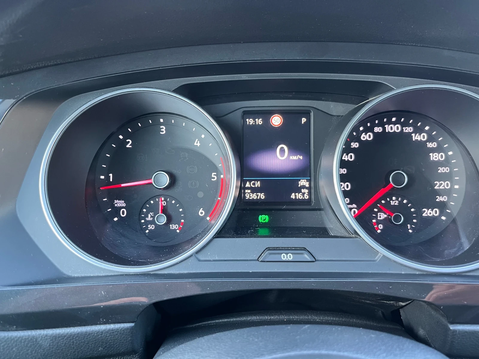 VW Tiguan 2.0 TDI 150кс. Automatic , снимка 17 - Автомобили и джипове - 54139971