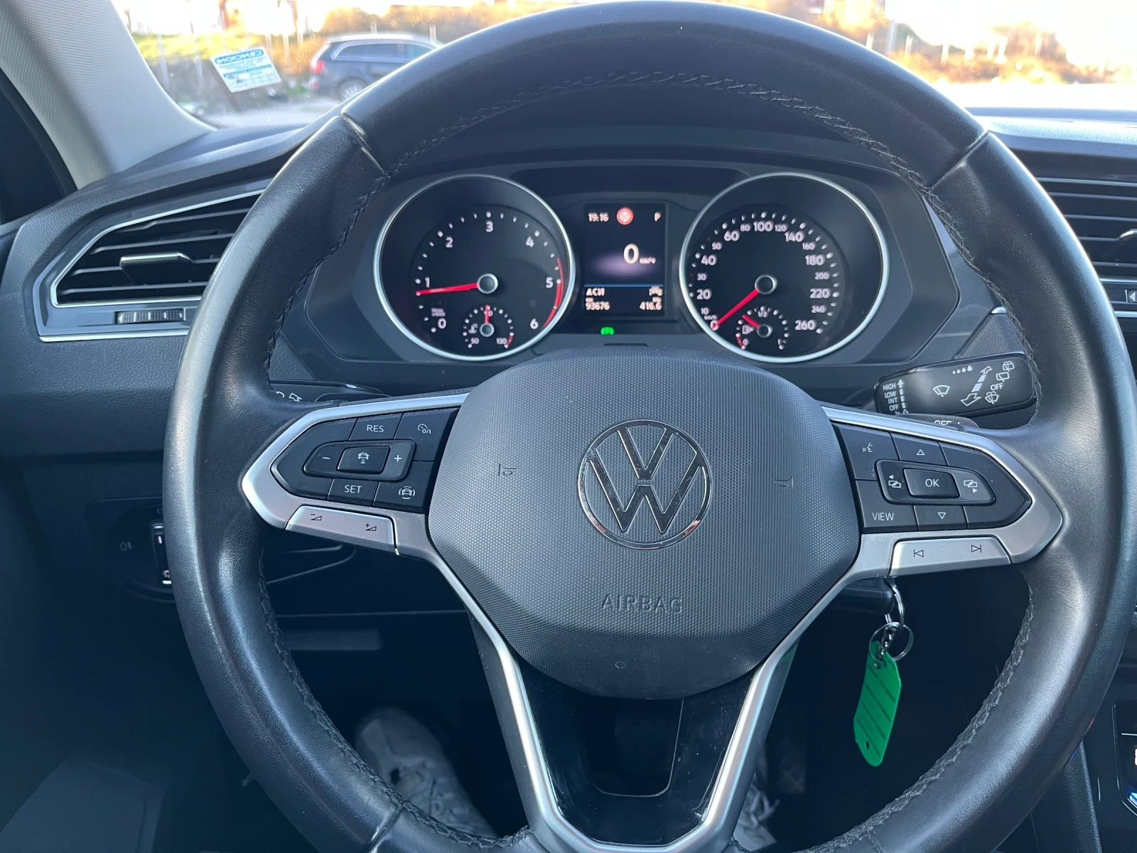 VW Tiguan 2.0 TDI 150кс. Automatic , снимка 16 - Автомобили и джипове - 54139971