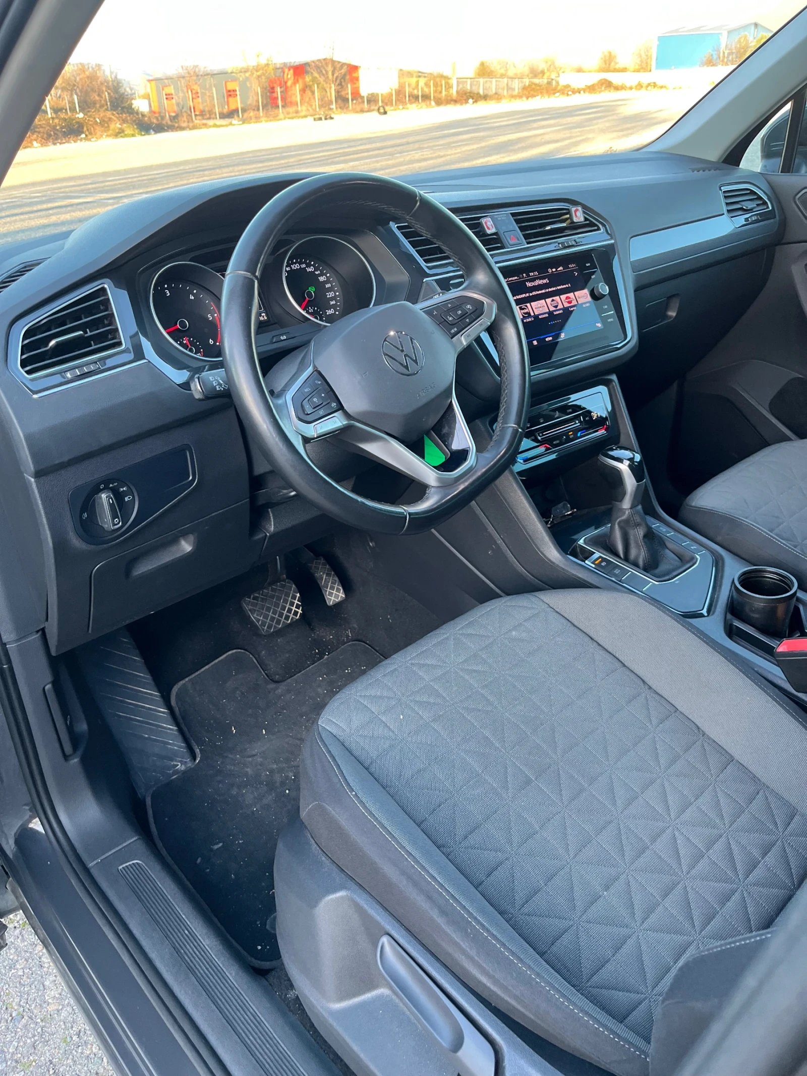 VW Tiguan 2.0 TDI 150кс. Automatic , снимка 14 - Автомобили и джипове - 54139971