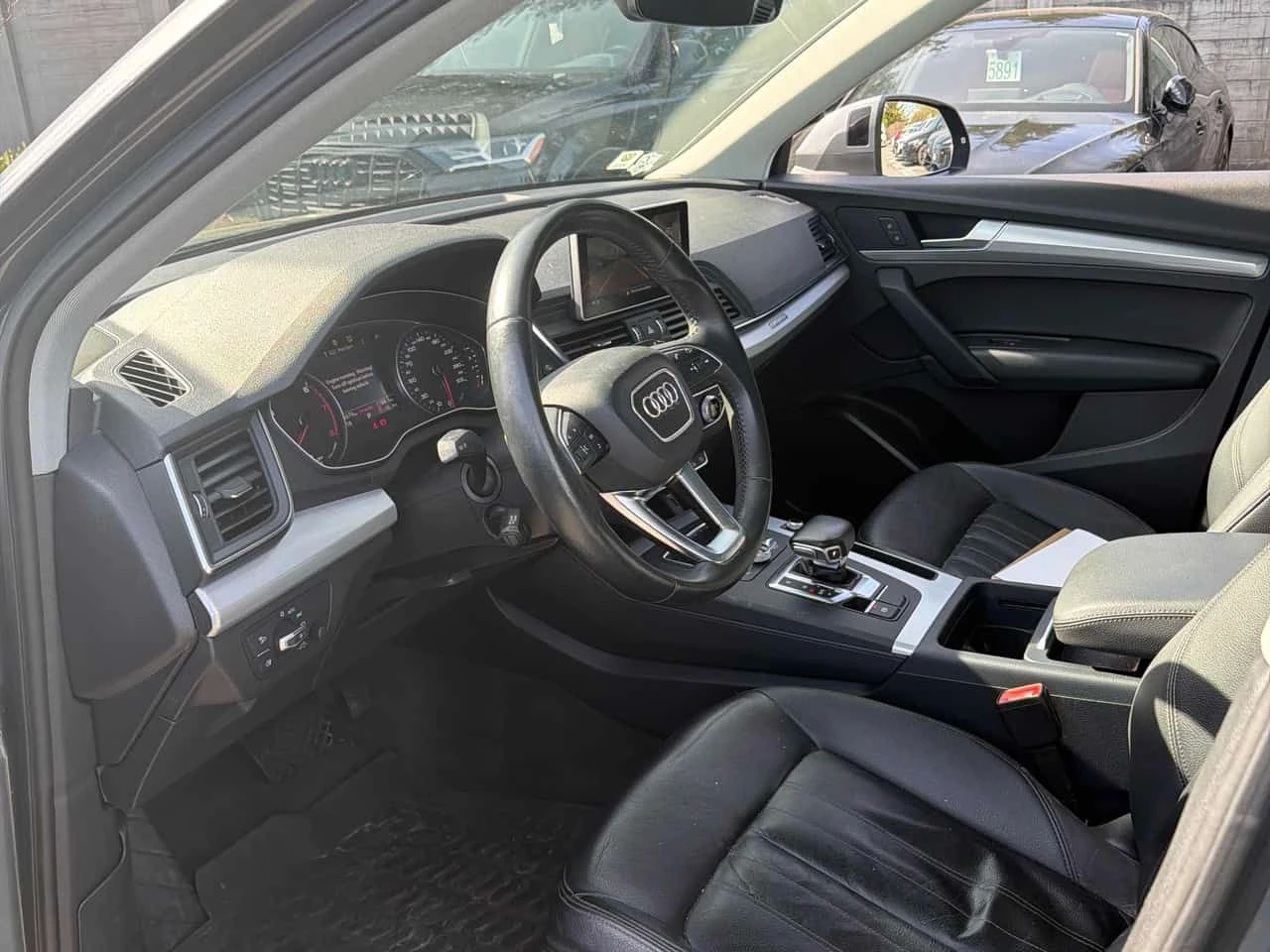 Audi Q5 Progressiv/ПОДГРЕВ/360 КАМ/ОТ ПРЕДСТАВИТЕЛСТВО, снимка 6 - Автомобили и джипове - 54239871