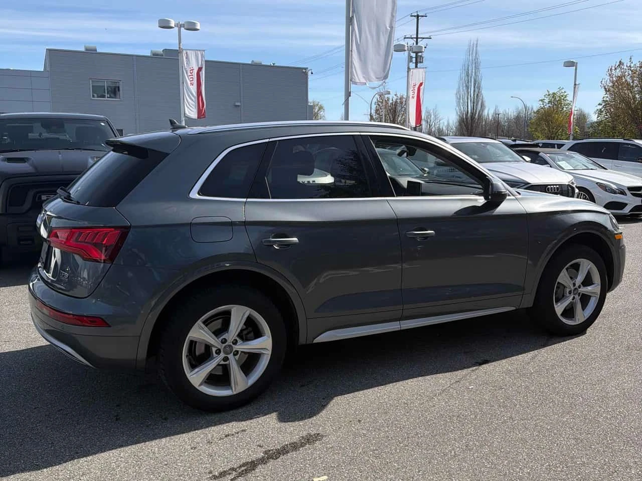 Audi Q5 Progressiv/ПОДГРЕВ/360 КАМ/ОТ ПРЕДСТАВИТЕЛСТВО, снимка 4 - Автомобили и джипове - 54239871