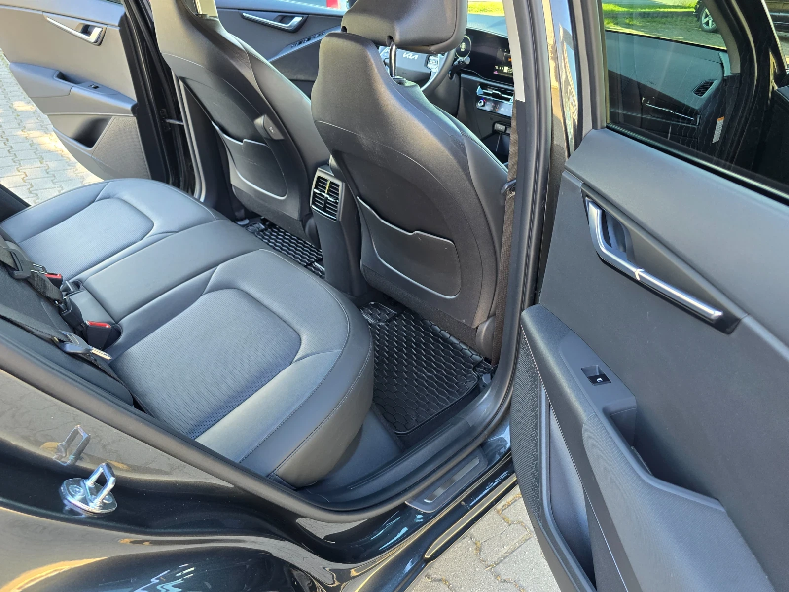 Kia Niro, снимка 10 - Автомобили и джипове - 54858624
