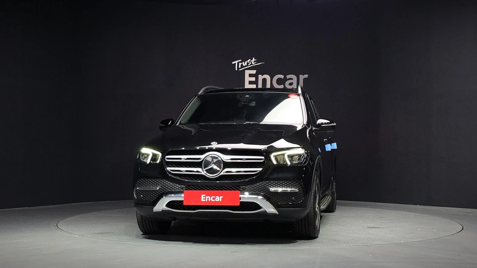 Mercedes-Benz GLE 300 | АВТОФИНАНСИРАНЕ | ФИКСИРАНА ЦЕНА ДО БЪЛГАРИЯ, снимка 2 - Автомобили и джипове - 55147478