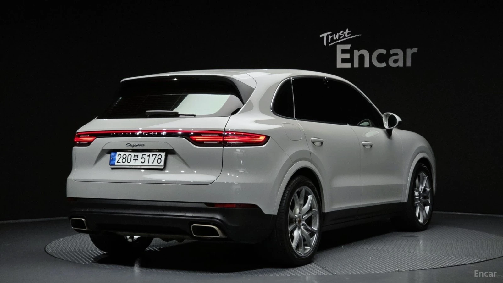 Porsche Cayenne РО536* 3.0* ЧЕРВЕНА КОЖА* ПАНО* ОБДУХВ* 360* ХЕДЪП, снимка 2 - Автомобили и джипове - 55435131
