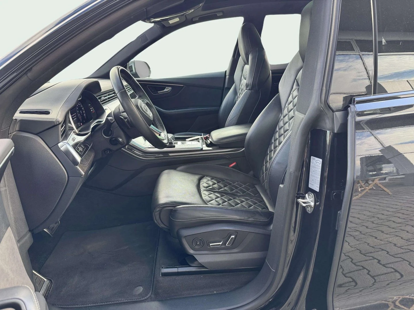 Audi SQ8 TFSI quattro, снимка 6 - Автомобили и джипове - 56420463