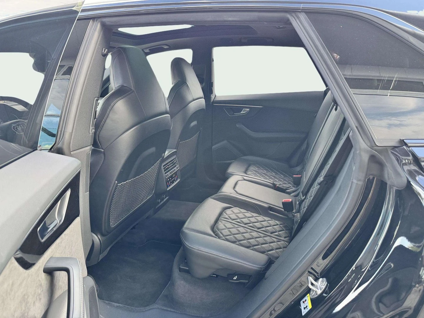 Audi SQ8 TFSI quattro, снимка 8 - Автомобили и джипове - 56420463