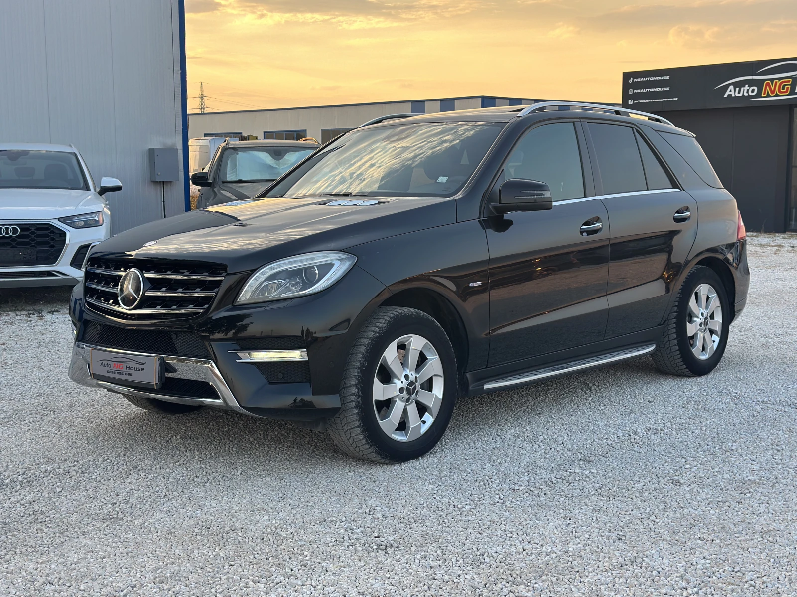 Mercedes-Benz ML 350 AMG| TV| CAMERA| HARMON KARDON| ОБСЛУЖЕН| ПОДГРЕВ, снимка 2 - Автомобили и джипове - 56114959