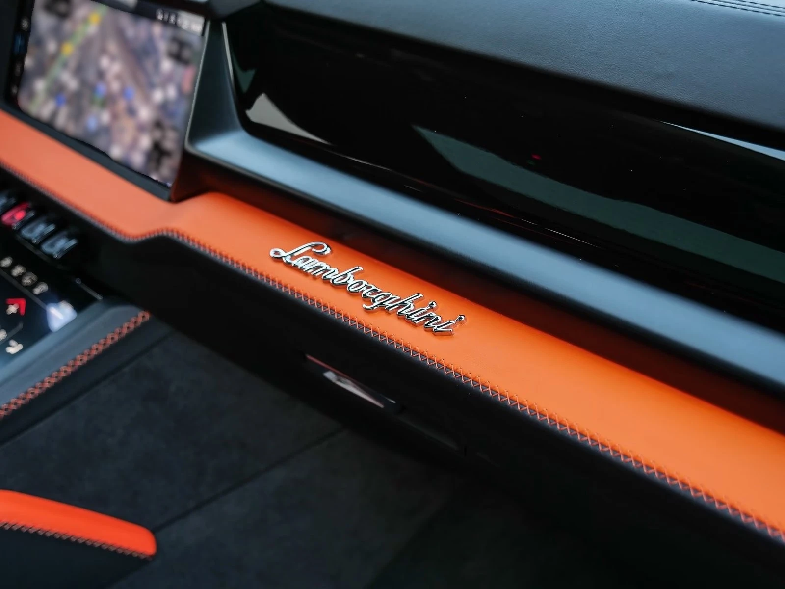 Lamborghini Urus SE / AKRAPOVIC / CERAMIC / B&O / PANO / HUD / 360/ | Mobile.bg � ����������� 15