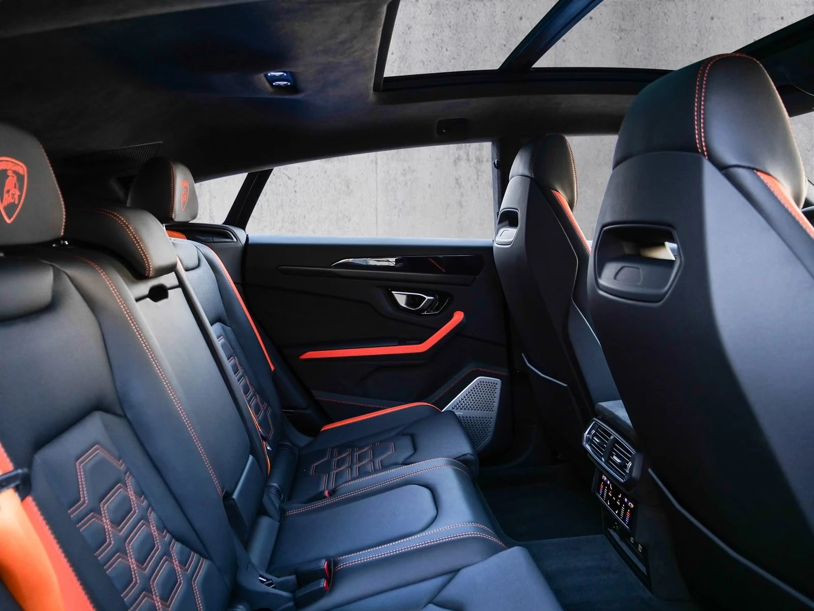 Lamborghini Urus SE / AKRAPOVIC / CERAMIC / B&O / PANO / HUD / 360/ | Mobile.bg � ����������� 16
