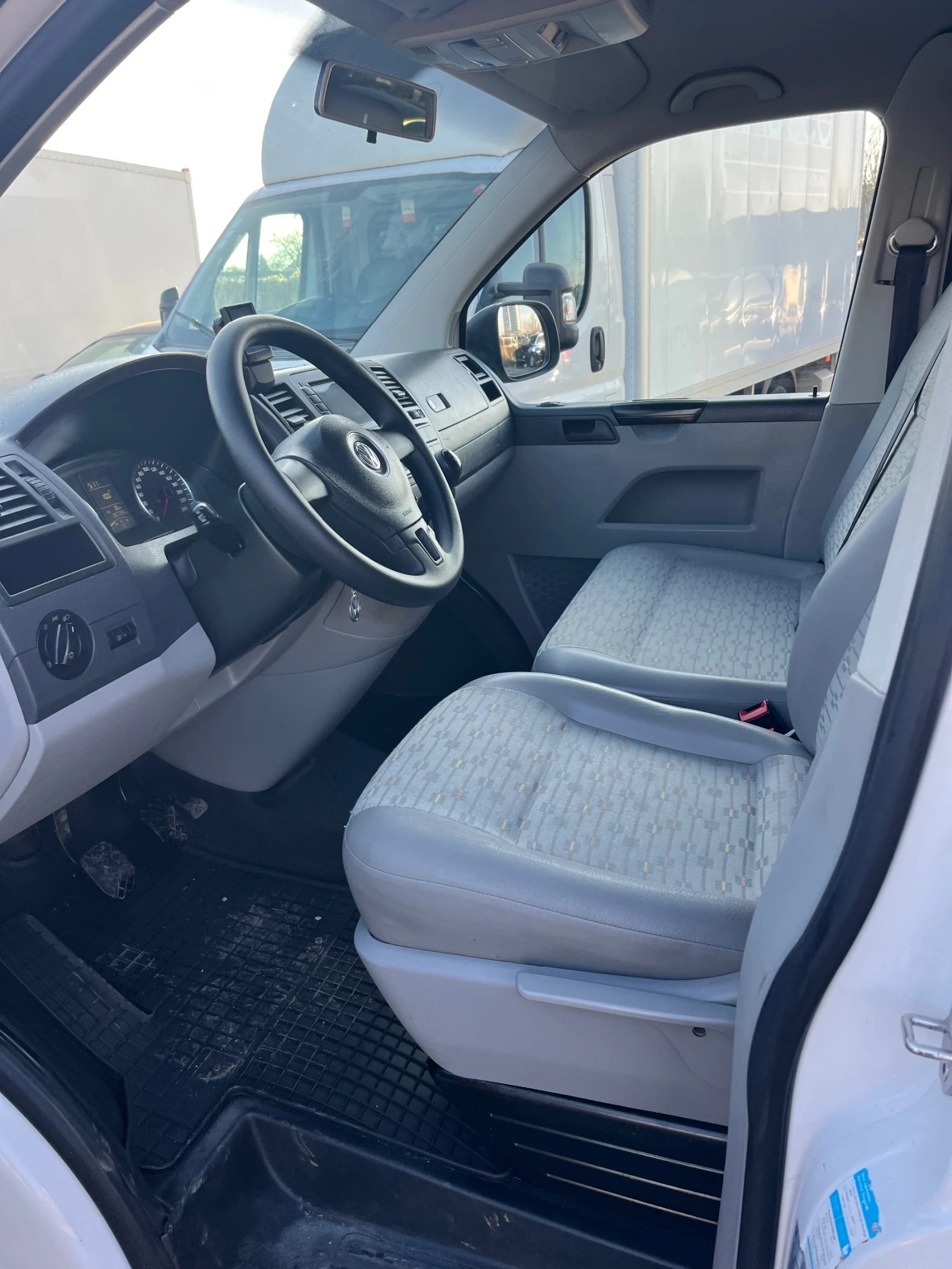VW Transporter 2.0 TDI 8+ 1 - изображение 6