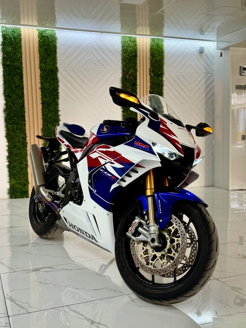 Honda Cbr 1000 RRR Limited series 1964 бр.от 2000 бр.5900км!, снимка 2 - Мотоциклети и мототехника - 52386592