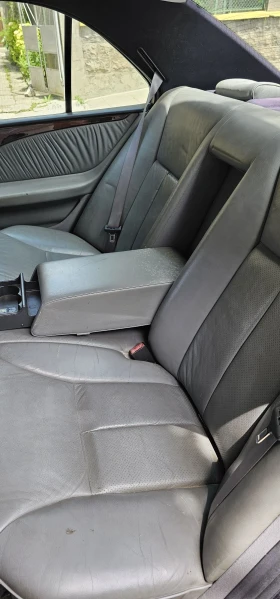 Mercedes-Benz E 250 250D, снимка 8