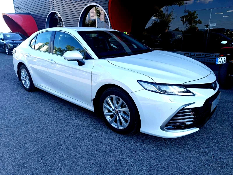 Toyota Camry 2.5 Hybrid Comfort В гаранция до 09/2032! , снимка 1 - Автомобили и джипове - 46965395