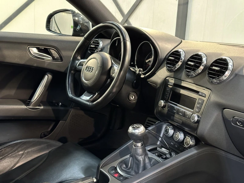 Audi Tt 1.8 TFSI/ПЕРФЕКТНА/ЛИЗИНГ, снимка 8 - Автомобили и джипове - 47473671