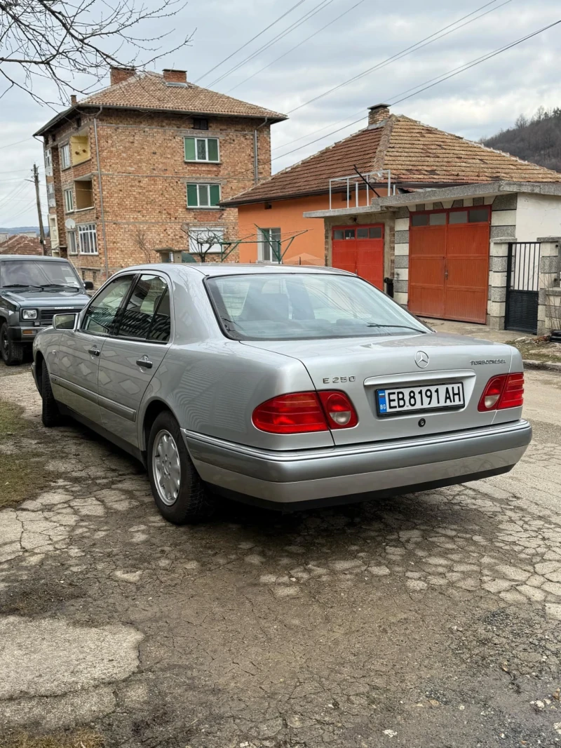 Mercedes-Benz E 250, снимка 3 - Автомобили и джипове - 49363146