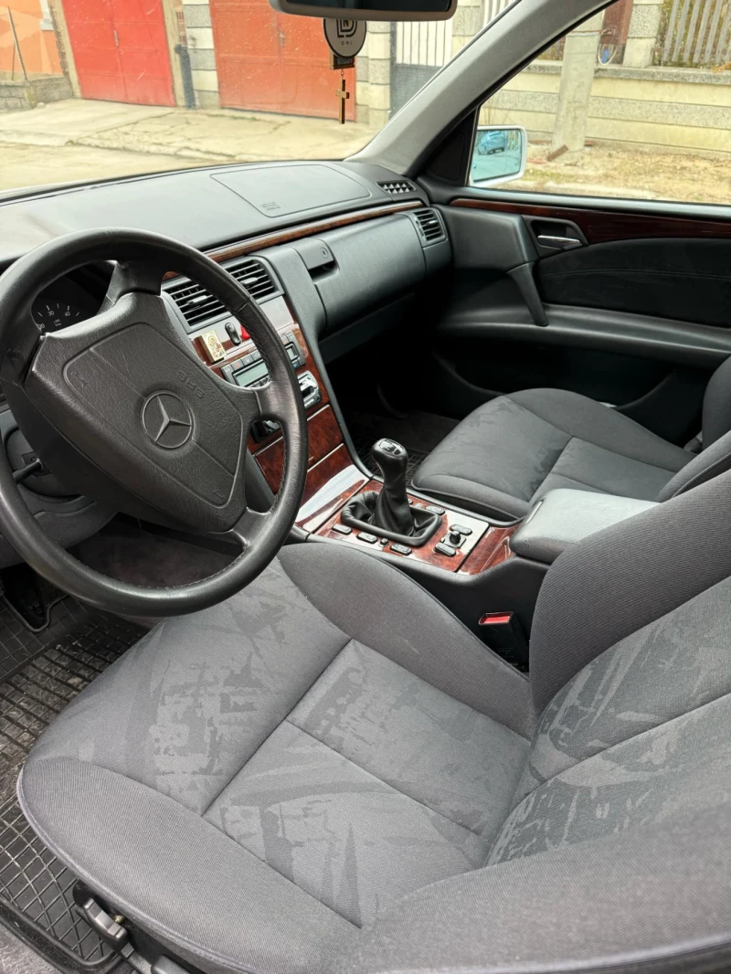 Mercedes-Benz E 250, снимка 5 - Автомобили и джипове - 49363146