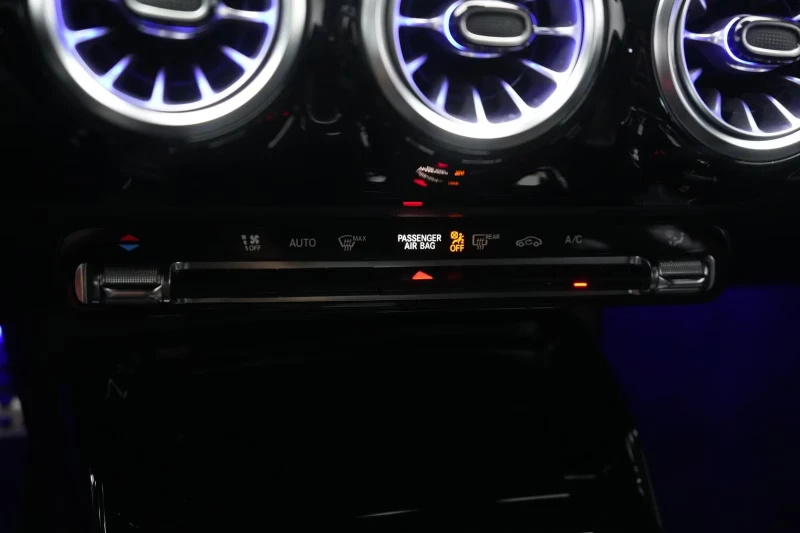 Mercedes-Benz A45 AMG 4MATIC/387HP/NIGHT/BURM/MEMO/CAM/NAVI/LED/655g, снимка 8 - Автомобили и джипове - 52693552