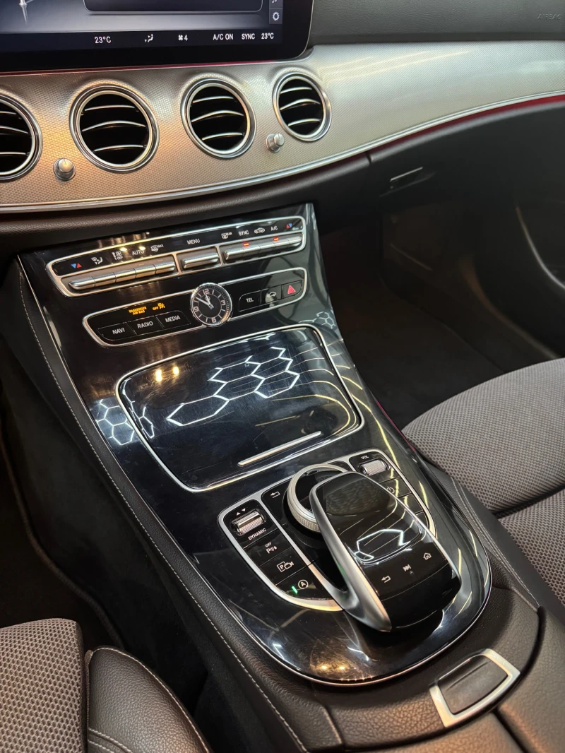 Mercedes-Benz E 350 d * AMG Пакет * Камера * LED * 9G * , снимка 8 - Автомобили и джипове - 52830176