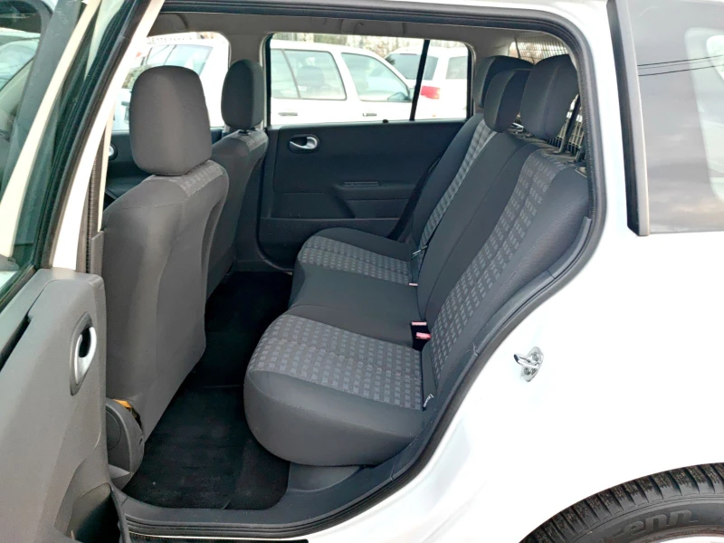 Renault Megane 1.6i* Автоматик* Швейцария, снимка 9 - Автомобили и джипове - 53558714