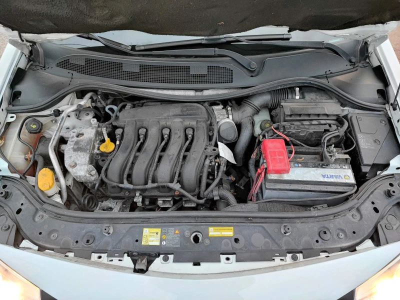 Renault Megane 1.6i* Автоматик* Швейцария, снимка 13 - Автомобили и джипове - 53558714