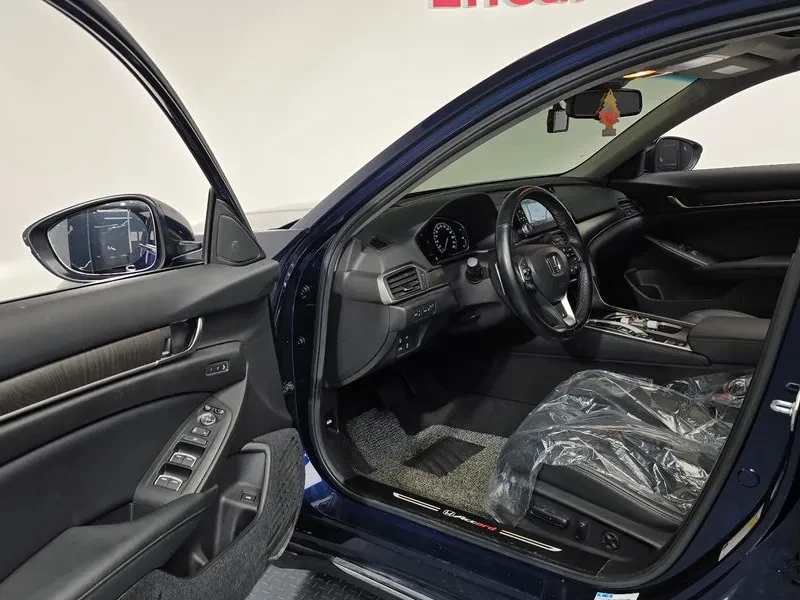 Honda Accord 2.0 HYBRID, снимка 10 - Автомобили и джипове - 55717203