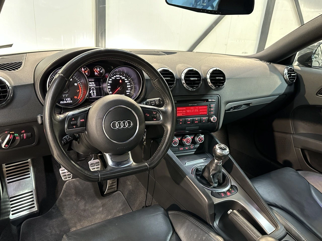 Audi Tt 1.8 TFSI/ПЕРФЕКТНА/ЛИЗИНГ - изображение 9