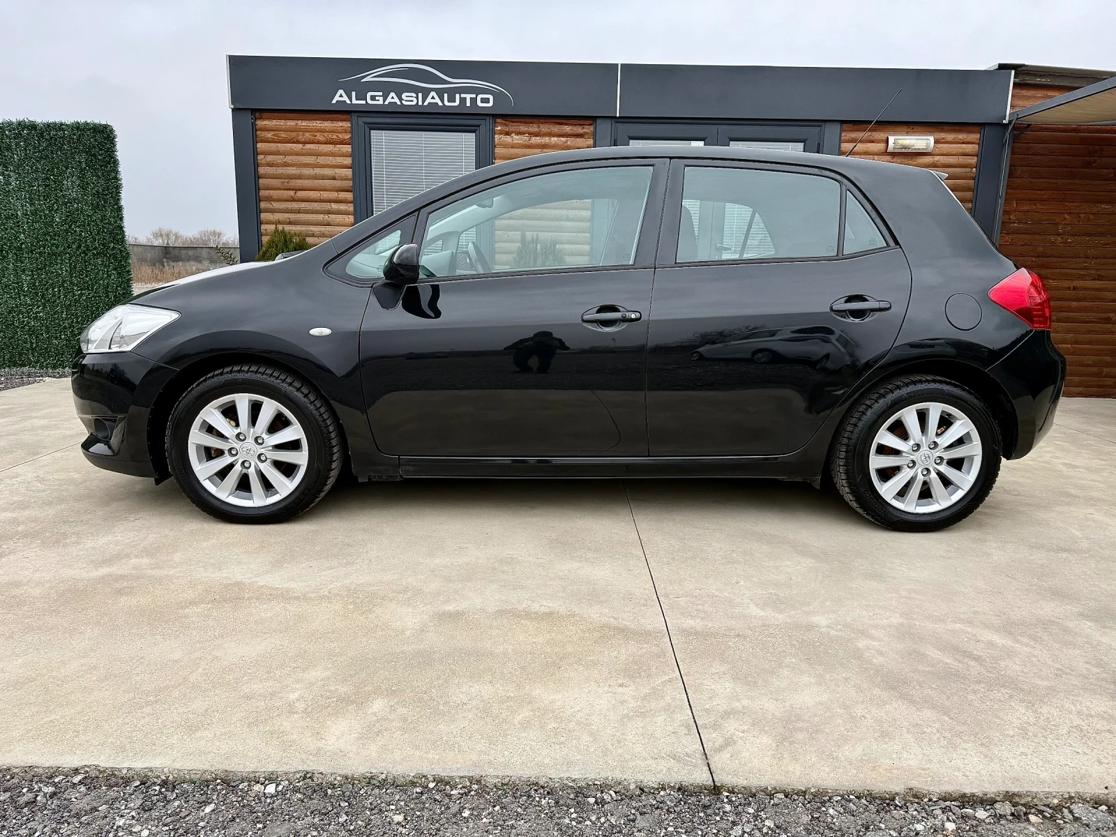 Toyota Auris 1.8 VALVEMATIC* EXECUTIVE* NAVI* XENON - изображение 2